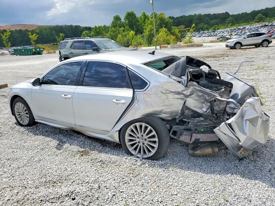 2017 VOLKSWAGEN PASSAT SE 2