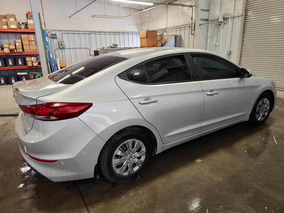 2018 HYUNDAI ELANTRA SE 3
