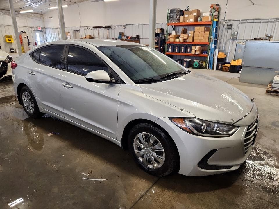 2018 HYUNDAI ELANTRA SE 4