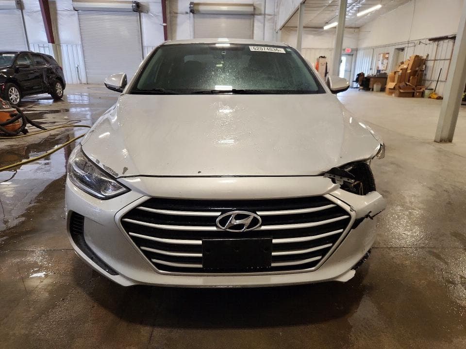2018 HYUNDAI ELANTRA SE 5