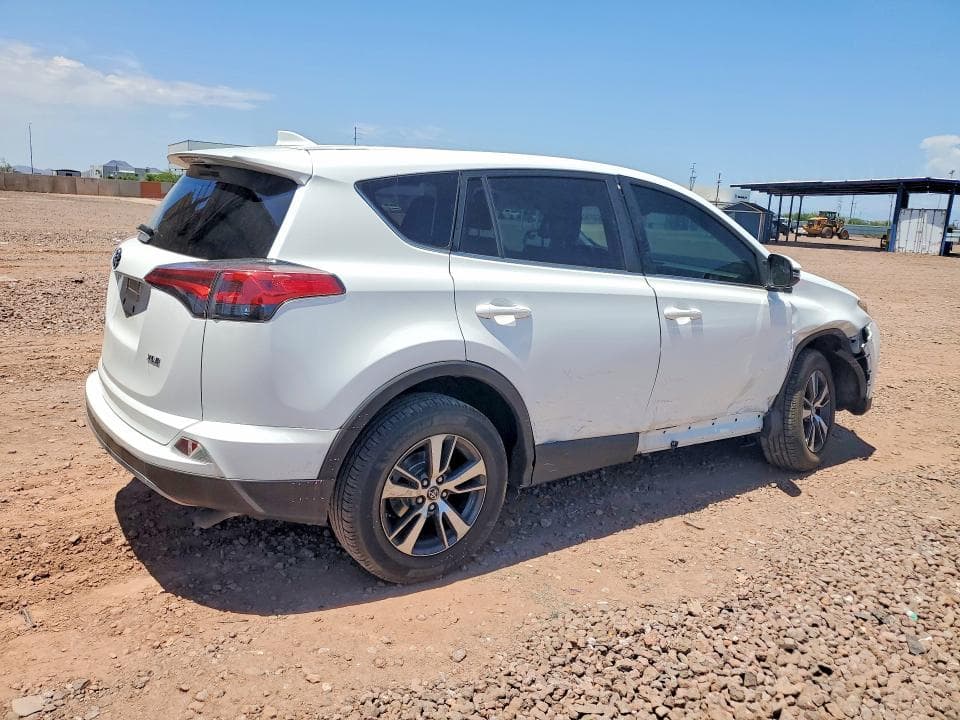 2018 TOYOTA RAV4 XLE 3