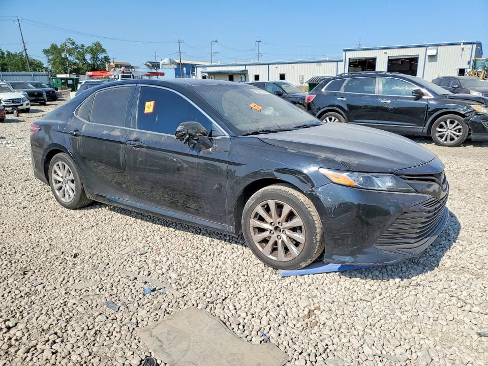 2018 TOYOTA CAMRY LE 4