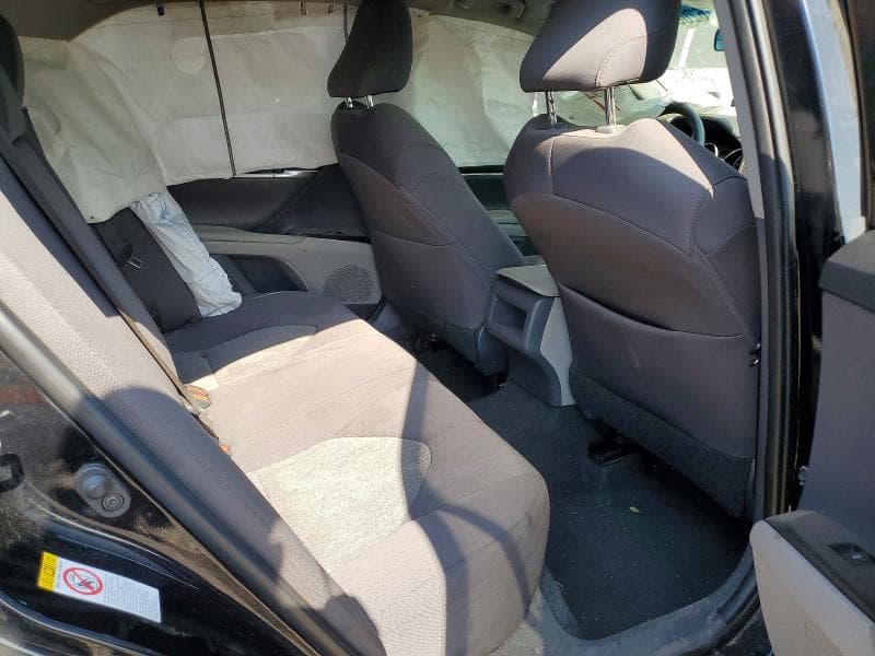 2018 TOYOTA CAMRY LE 10