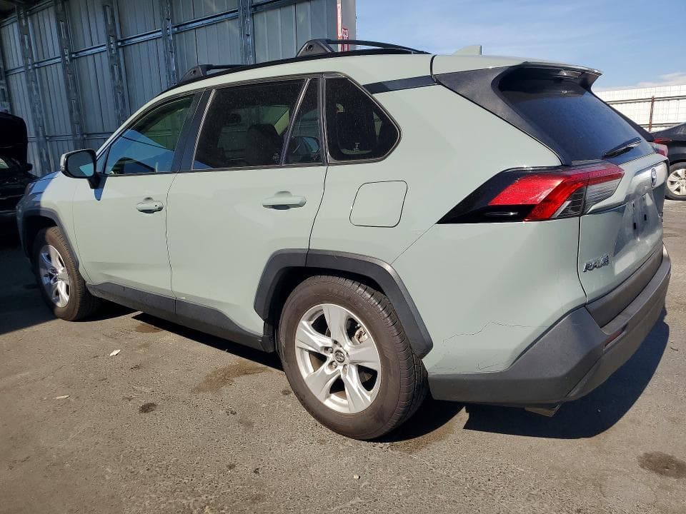 2019 TOYOTA RAV4 XLE 2
