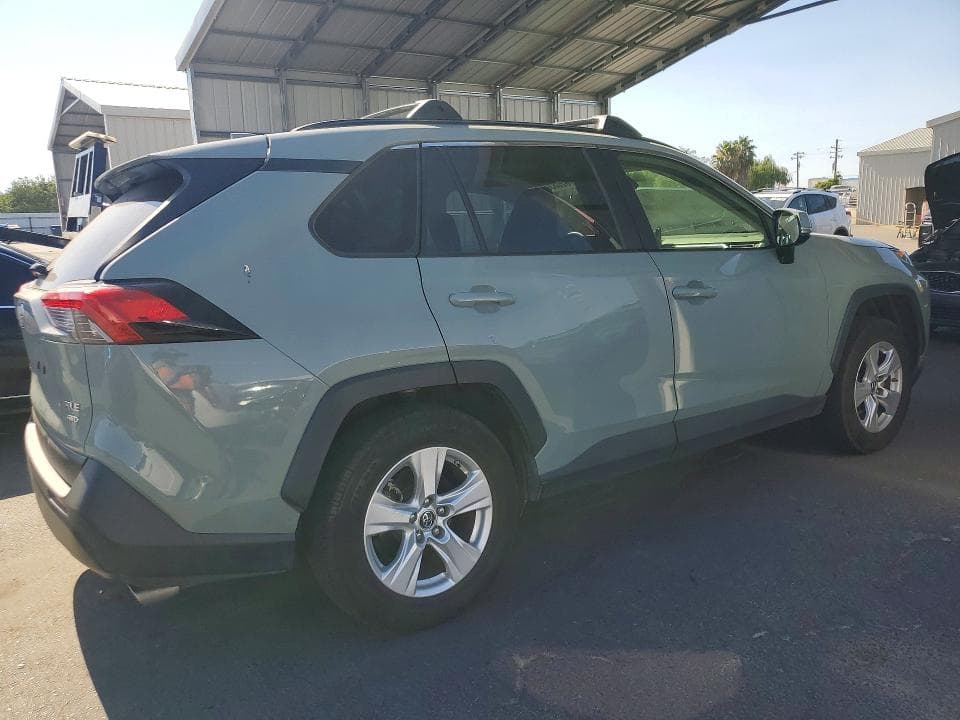 2019 TOYOTA RAV4 XLE 3