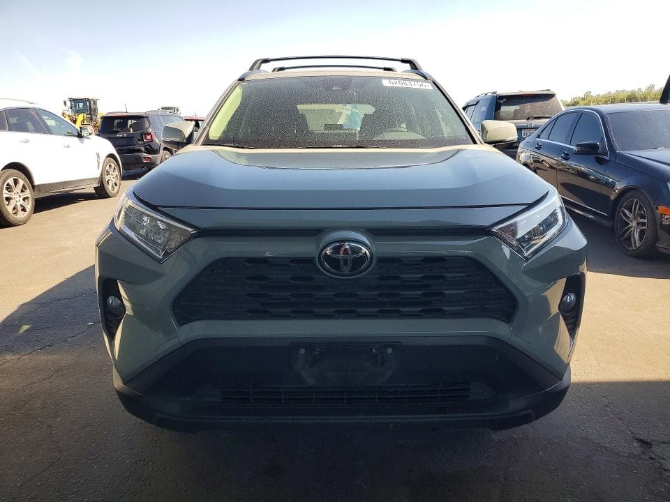 2019 TOYOTA RAV4 XLE 5