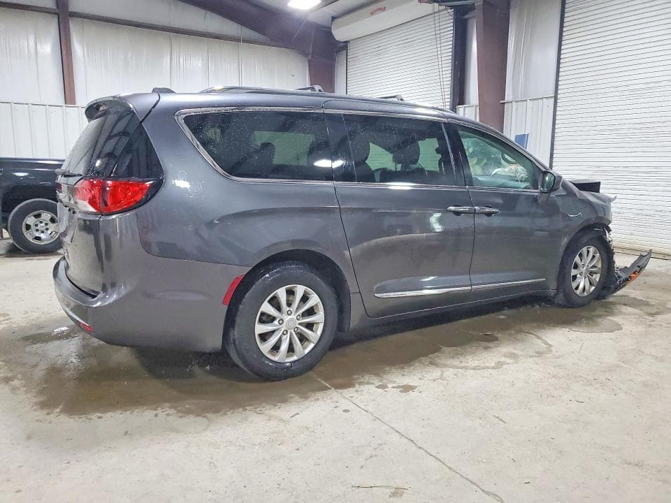 2018 CHRYSLER PACIFICA TOURING L 3