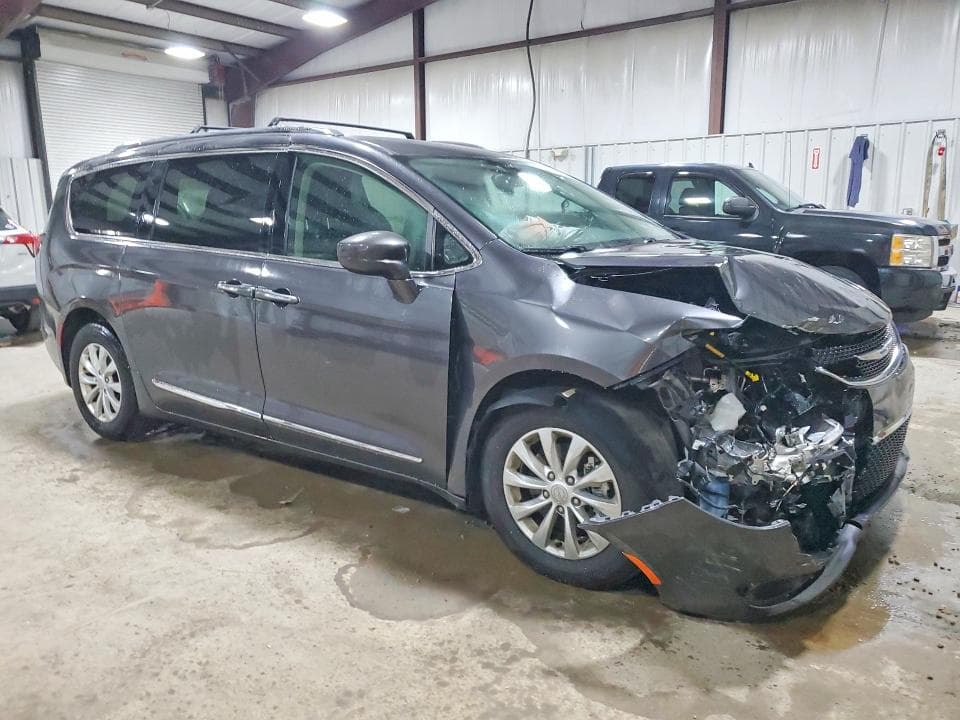 2018 CHRYSLER PACIFICA TOURING L 4