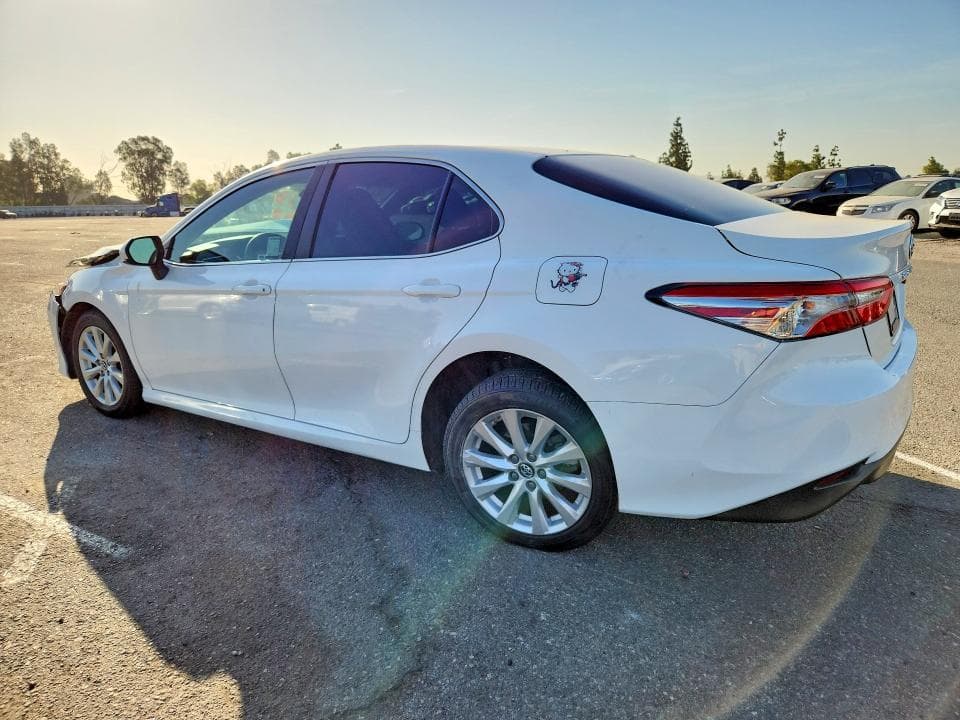 2018 TOYOTA CAMRY LE 2