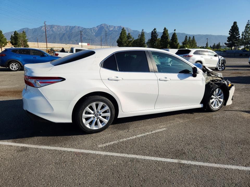 2018 TOYOTA CAMRY LE 3