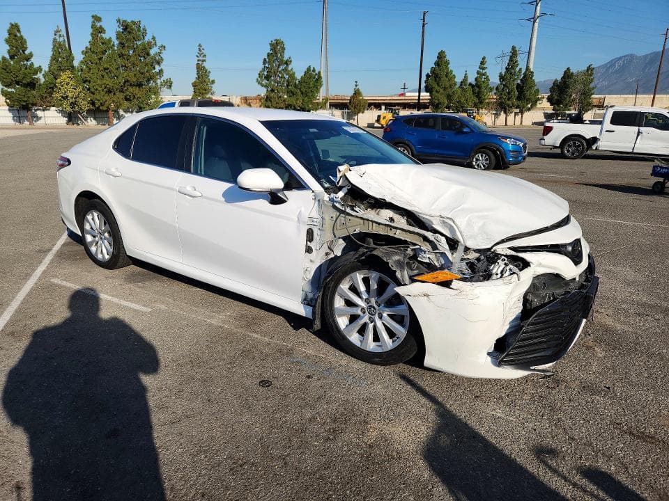 2018 TOYOTA CAMRY LE 4