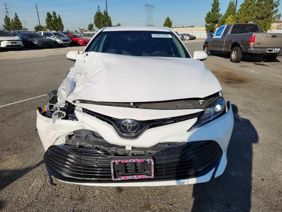 2018 TOYOTA CAMRY LE 5
