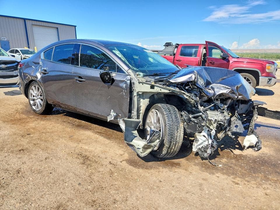 2019 MAZDA 3 PREMIUM 4