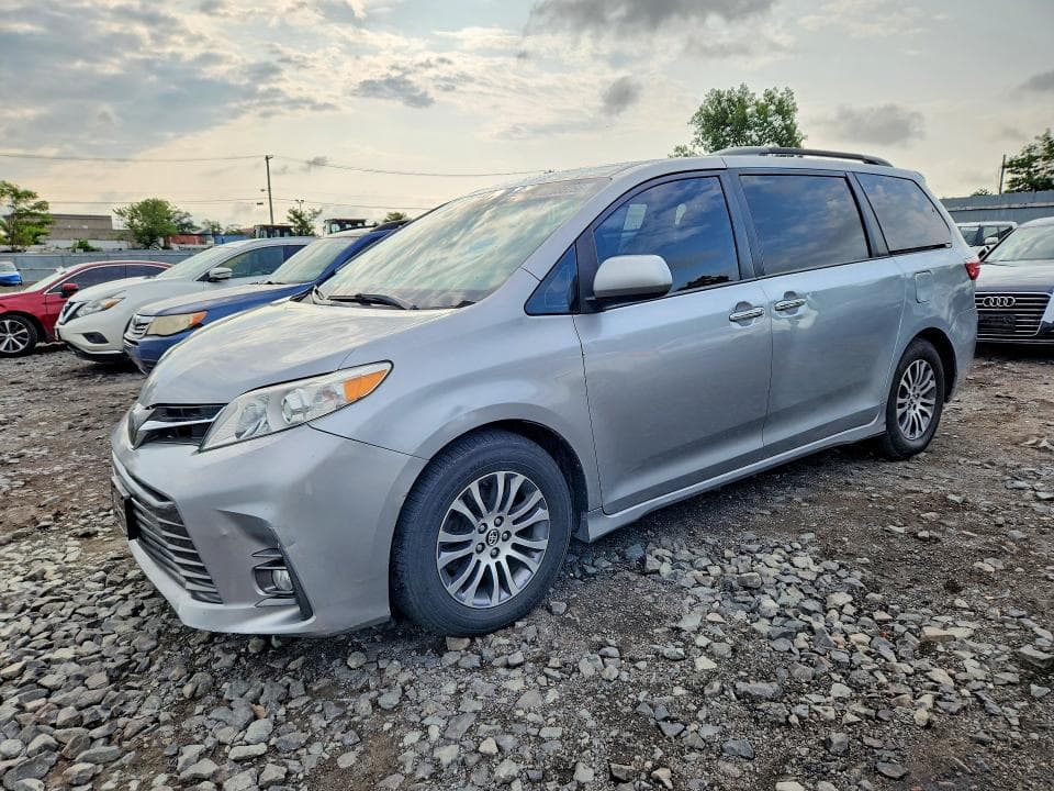 2018 TOYOTA SIENNA XLE 8-PASSENGER XLE 8-PASSENGER - 1