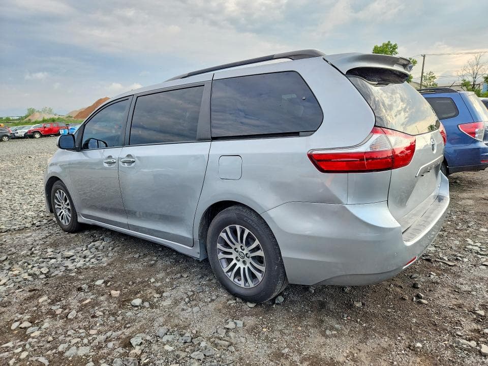 2018 TOYOTA SIENNA XLE 8-PASSENGER XLE 8-PASSENGER 3