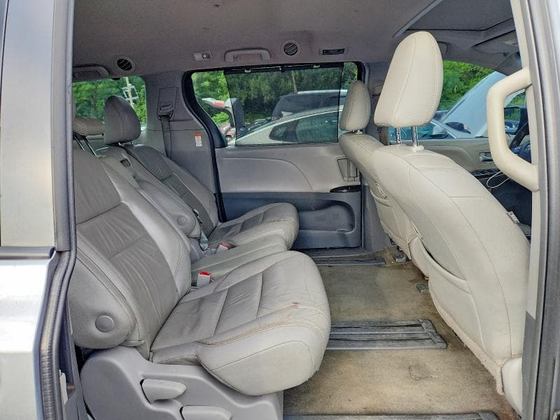 2018 TOYOTA SIENNA XLE 8-PASSENGER XLE 8-PASSENGER 12