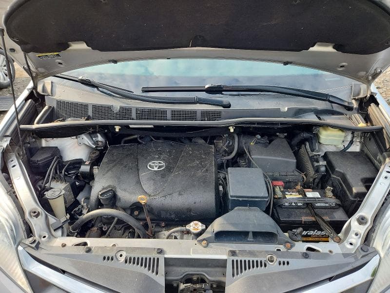 2018 TOYOTA SIENNA XLE 8-PASSENGER XLE 8-PASSENGER 13