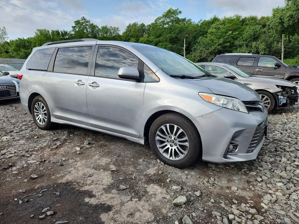 2018 TOYOTA SIENNA XLE 8-PASSENGER XLE 8-PASSENGER 5