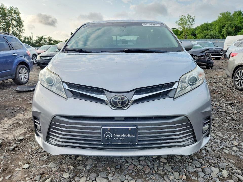 2018 TOYOTA SIENNA XLE 8-PASSENGER XLE 8-PASSENGER 6