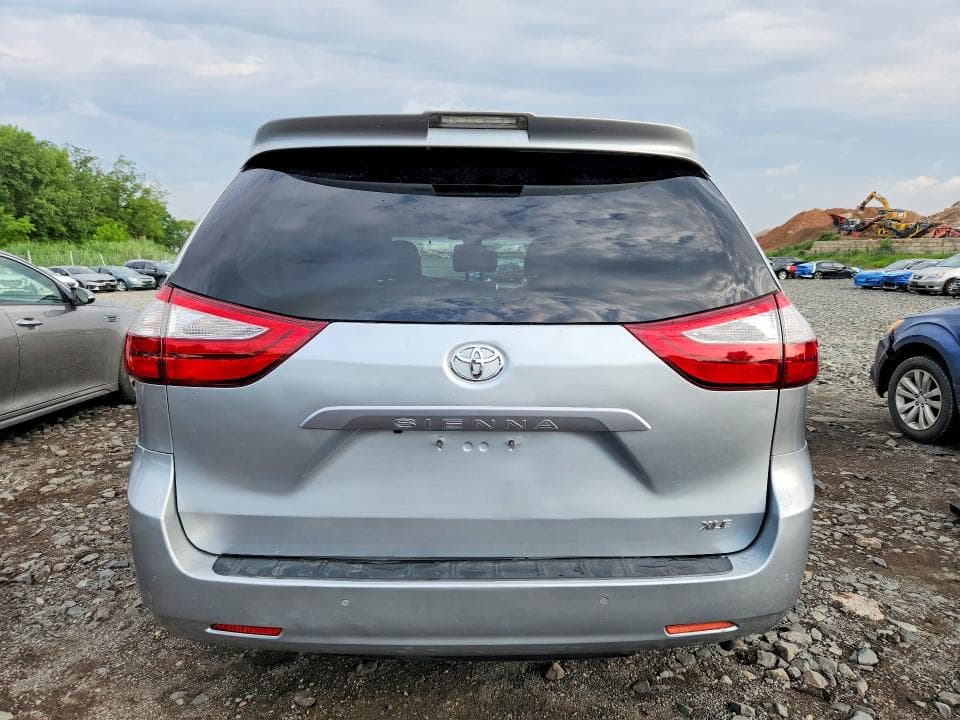 2018 TOYOTA SIENNA XLE 8-PASSENGER XLE 8-PASSENGER 7