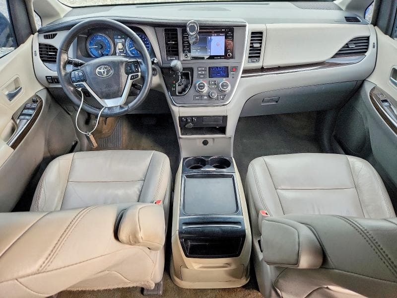 2018 TOYOTA SIENNA XLE 8-PASSENGER XLE 8-PASSENGER 9