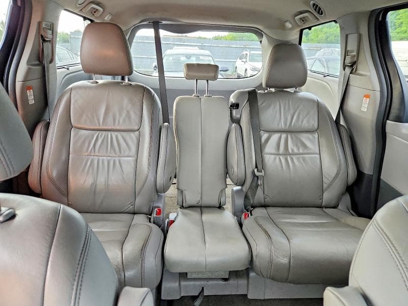 2018 TOYOTA SIENNA XLE 8-PASSENGER XLE 8-PASSENGER 11