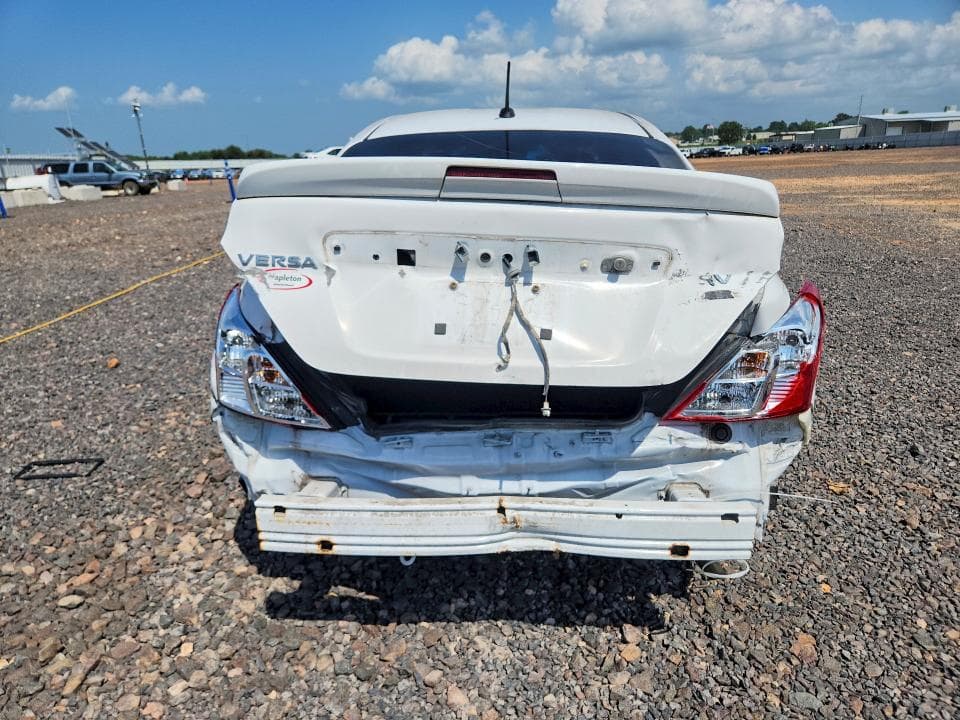 2018 NISSAN VERSA SV 6