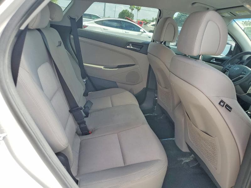2017 HYUNDAI TUCSON SE 11