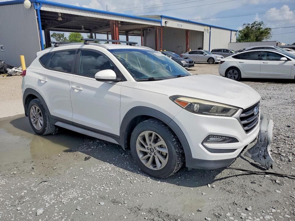 2017 HYUNDAI TUCSON SE 4