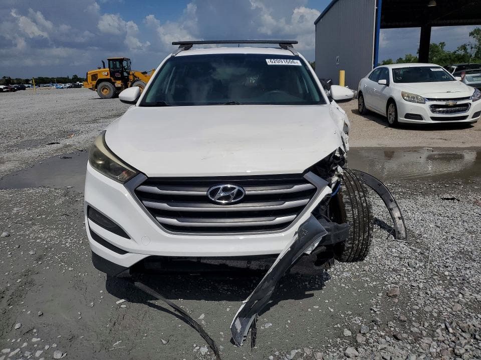 2017 HYUNDAI TUCSON SE 5