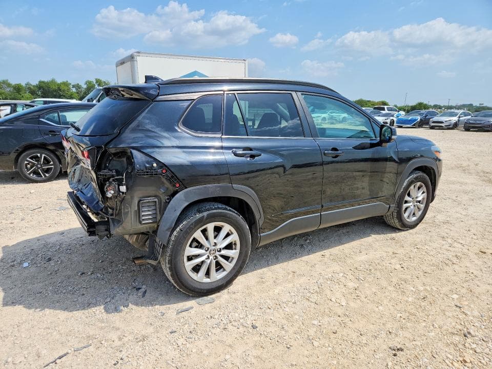 2022 TOYOTA COROLLA CROSS LE 3