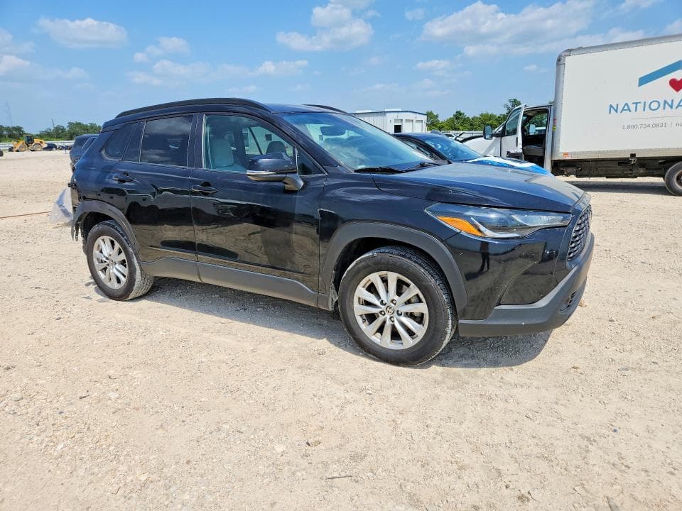 2022 TOYOTA COROLLA CROSS LE 4