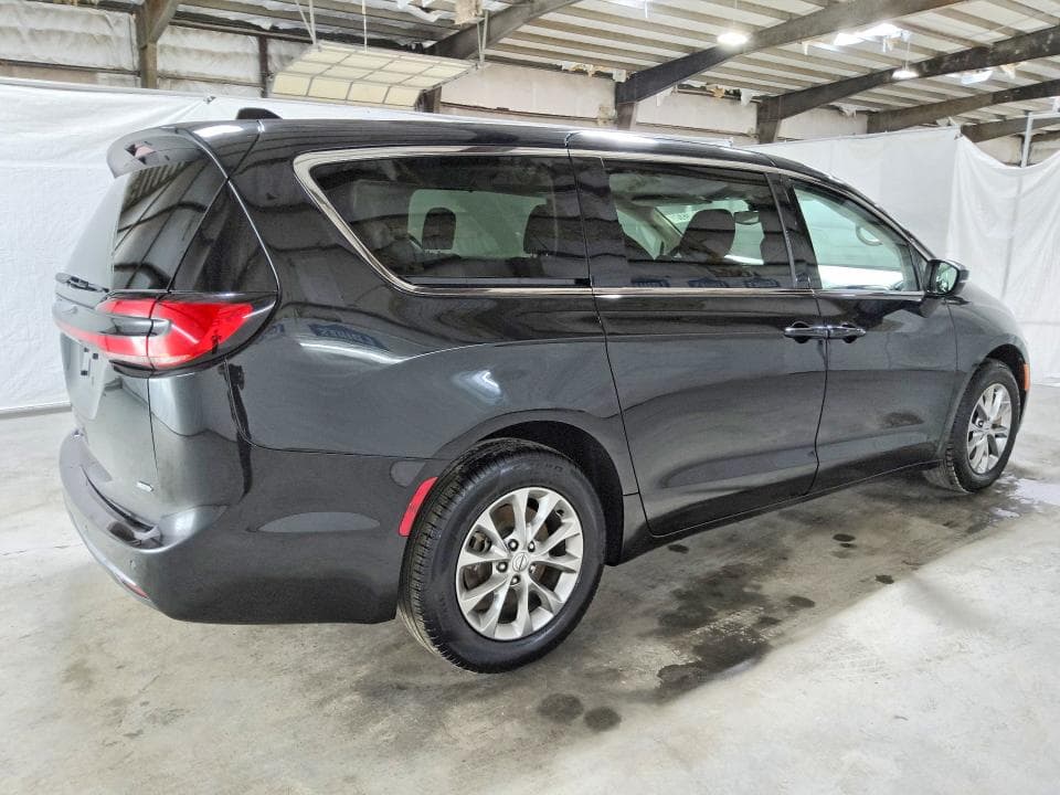 2023 CHRYSLER PACIFICA TOURING L 3