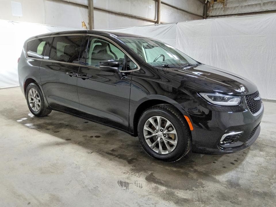 2023 CHRYSLER PACIFICA TOURING L 4