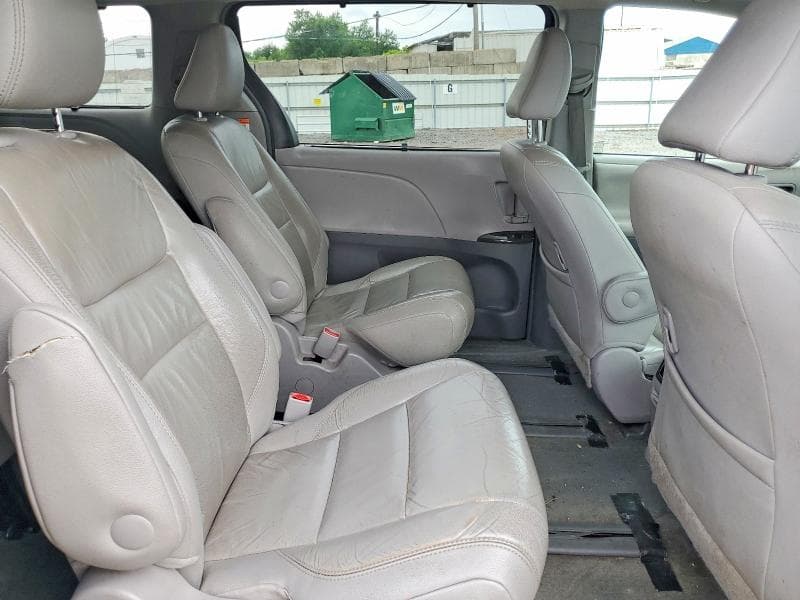 2017 TOYOTA SIENNA XLE 7-PASSENGER 11