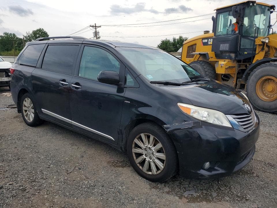 2017 TOYOTA SIENNA XLE 7-PASSENGER 4