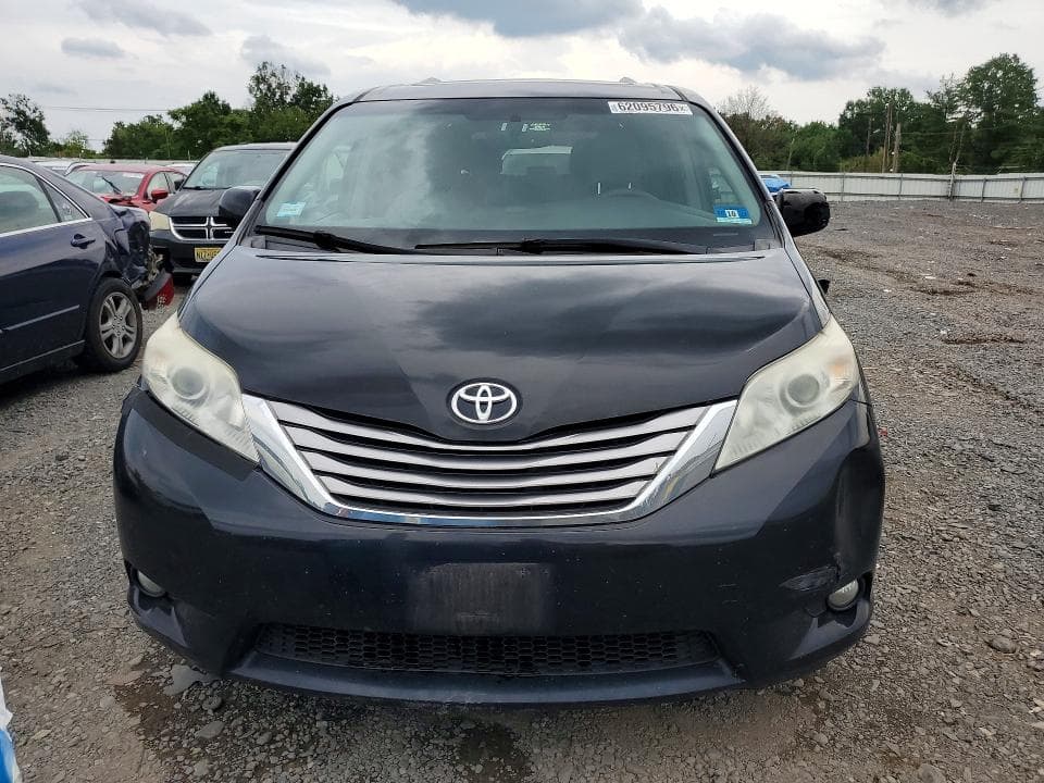 2017 TOYOTA SIENNA XLE 7-PASSENGER 5