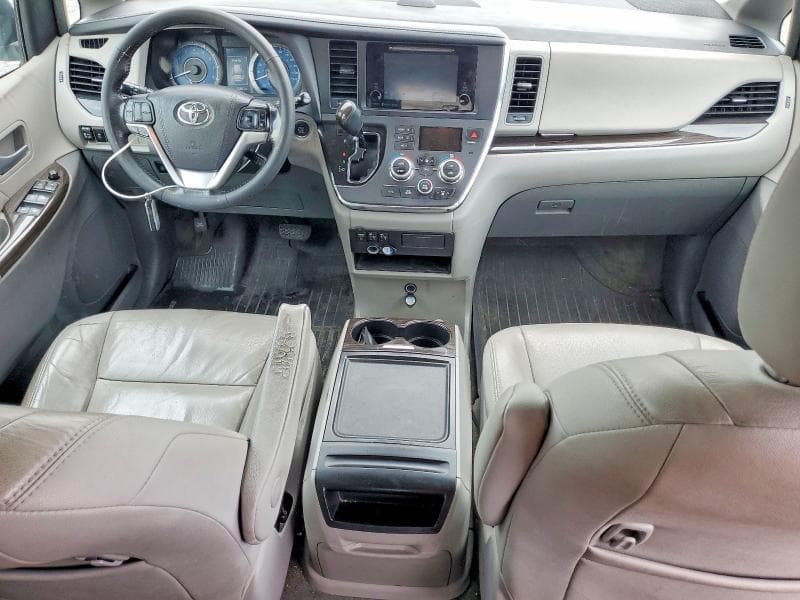 2017 TOYOTA SIENNA XLE 7-PASSENGER 8