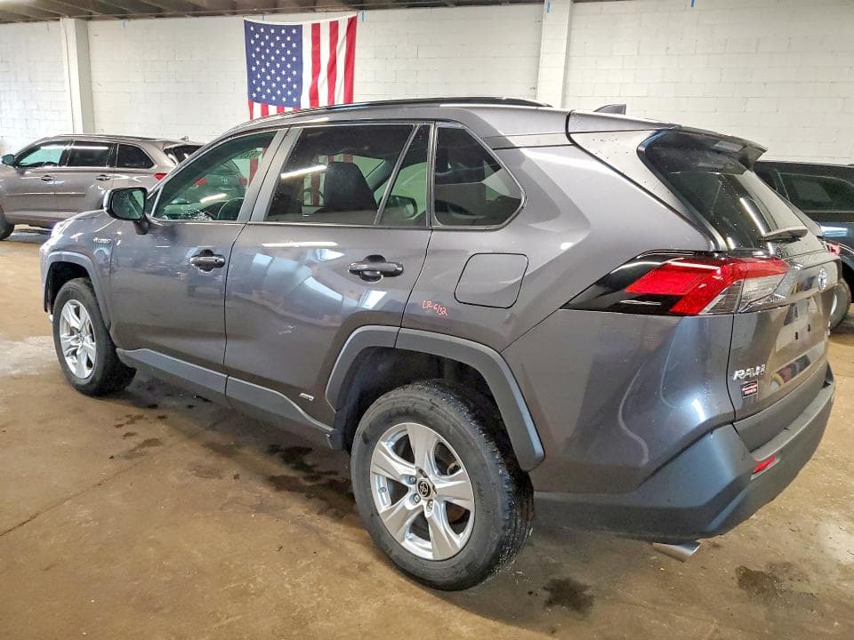 2021 TOYOTA RAV4 LE 2
