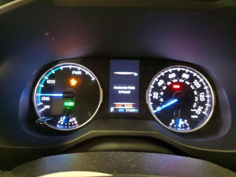 2021 TOYOTA RAV4 LE 9