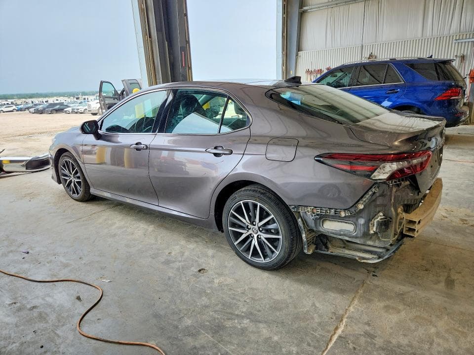 2023 TOYOTA CAMRY XLE 2