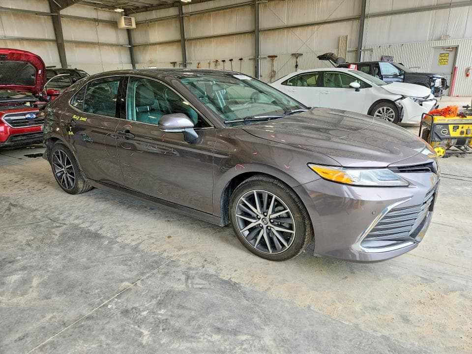 2023 TOYOTA CAMRY XLE 4