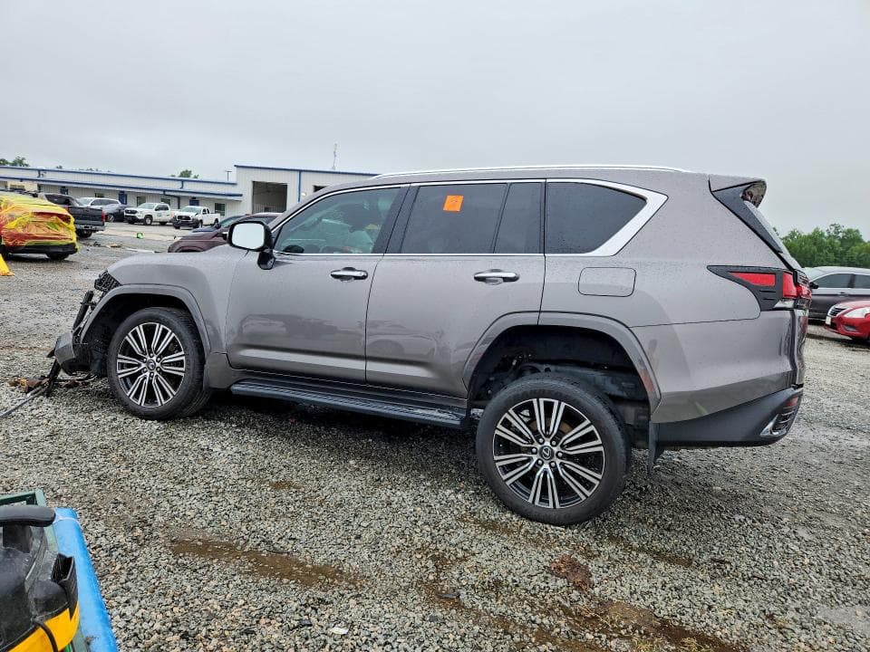 2024 LEXUS LX 600 LUXURY 2