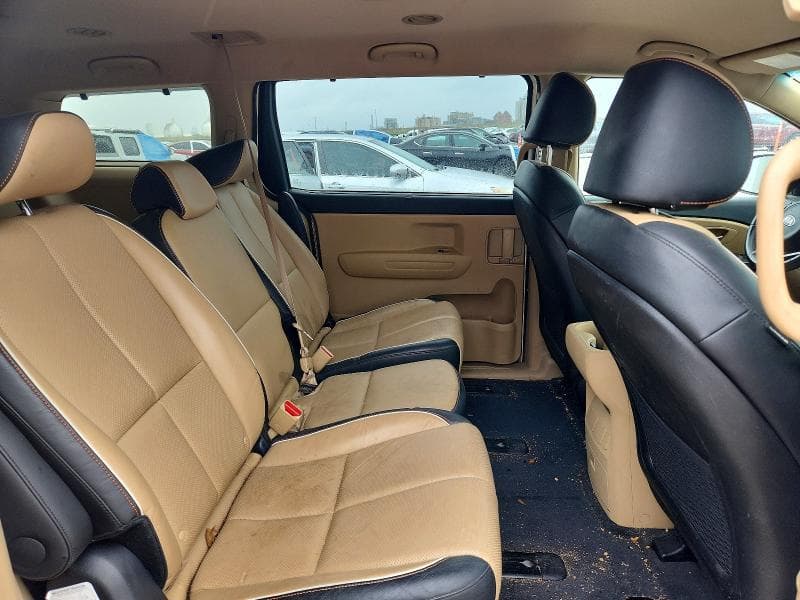2017 KIA SEDONA LX 11