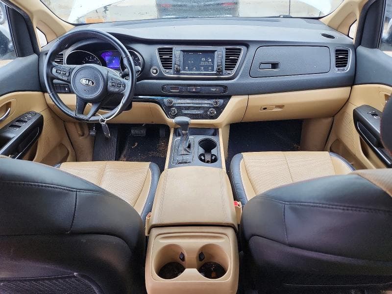 2017 KIA SEDONA LX 8