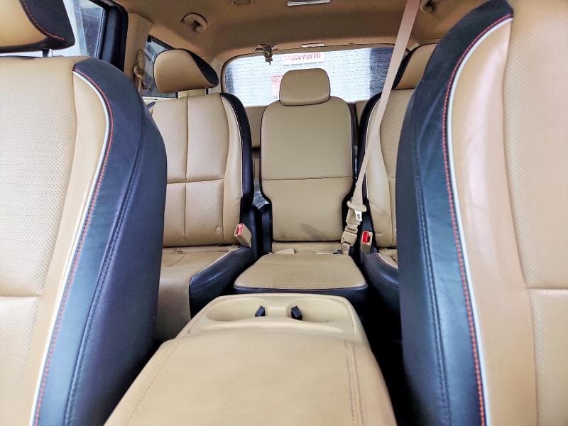 2017 KIA SEDONA LX 10