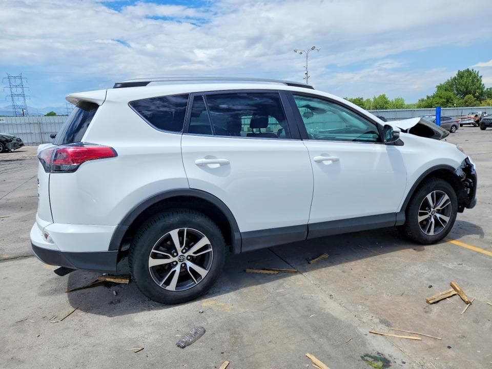 2017 TOYOTA RAV4 XLE 3
