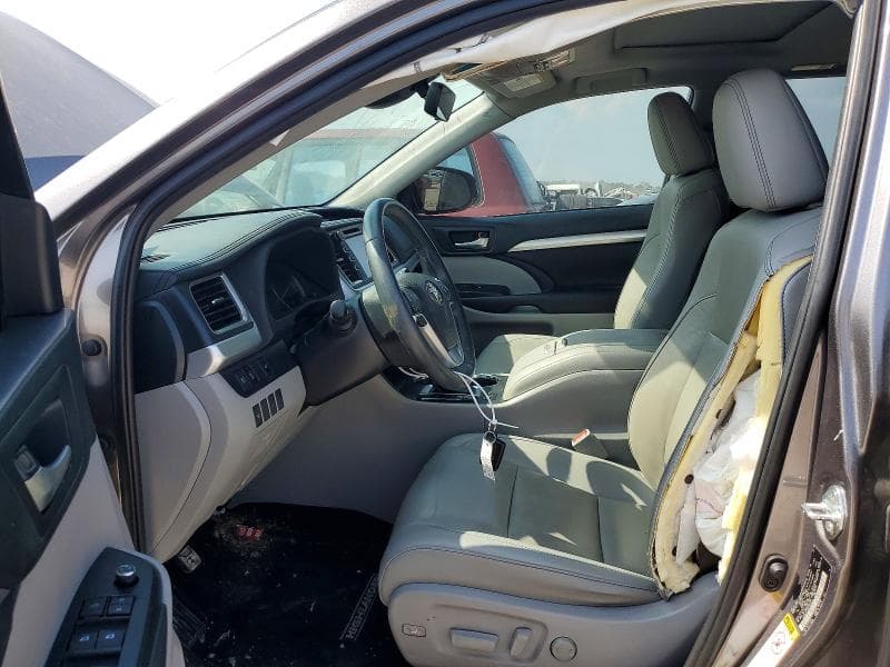 2019 TOYOTA HIGHLANDER XLE XLE 7