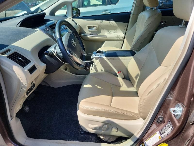 2017 TOYOTA PRIUS V FIVE 7
