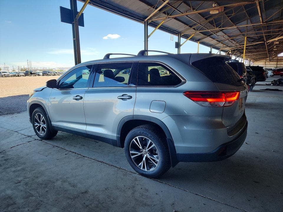 2019 TOYOTA HIGHLANDER HYBRID LE 2